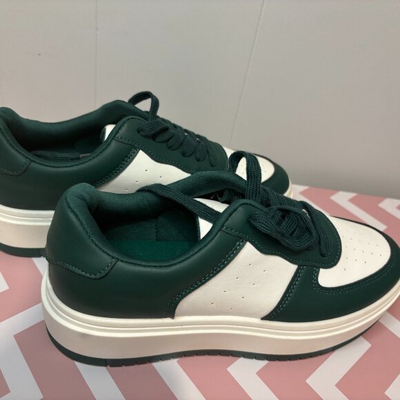 NWOT Steve Madden Green and White Sneakers Size 8 - Picture 1 of 6